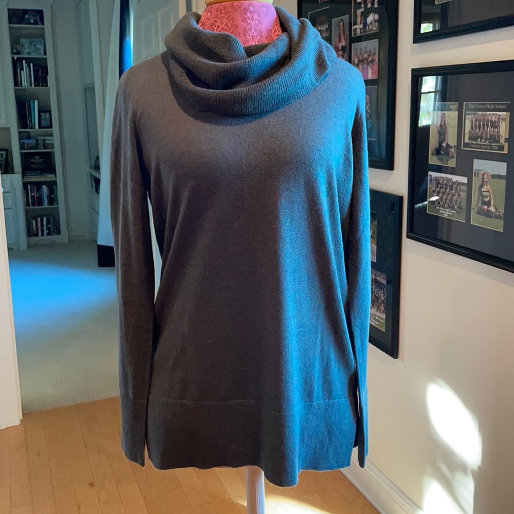 Green turtleneck sweater